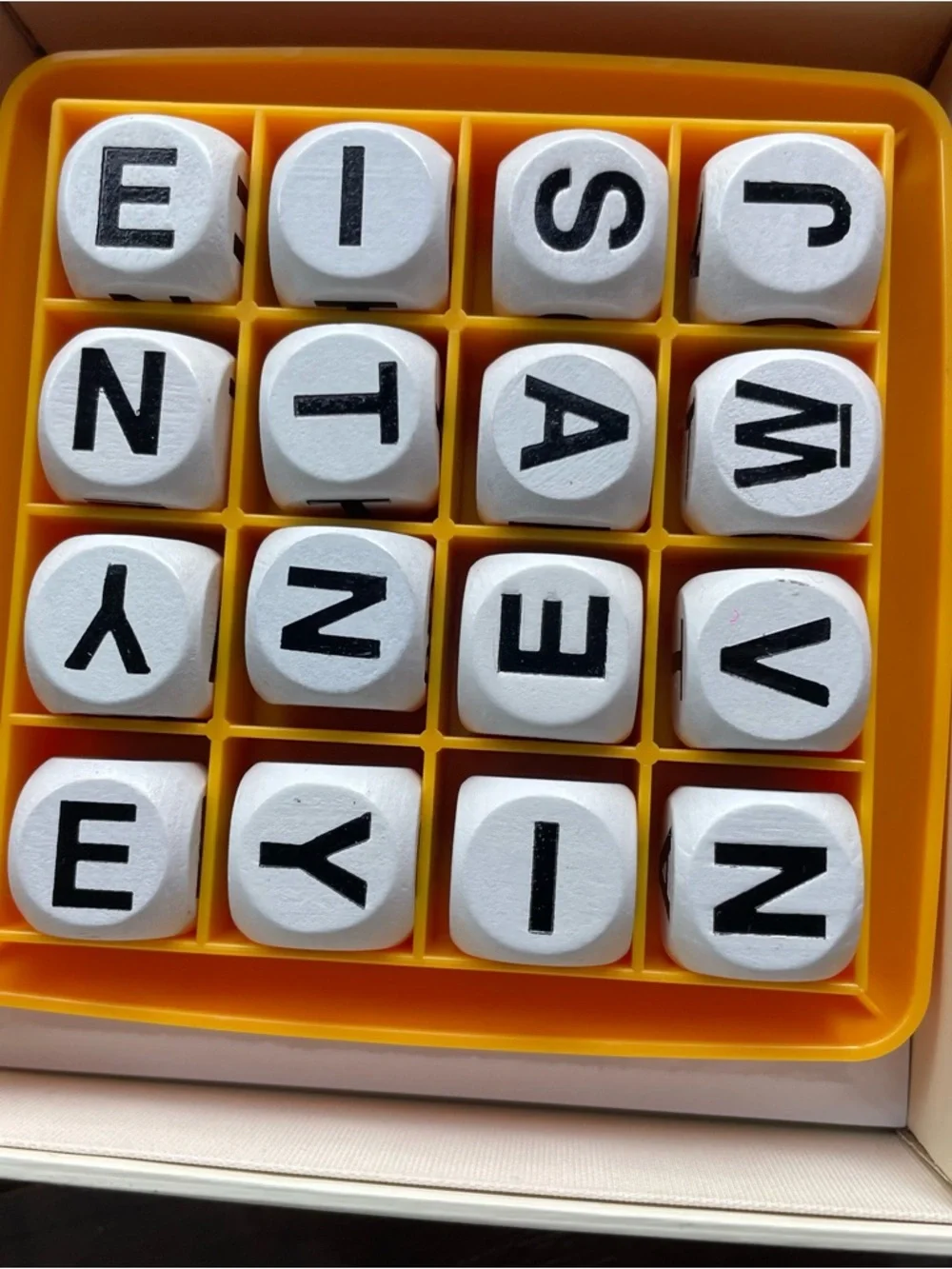 Boggle Vintage Bookshelf Edition Board Game - BNWOT - Picture 8 of 12